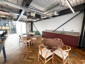 15 Settles St, London to rent Interior Photo- Image 2 of 21