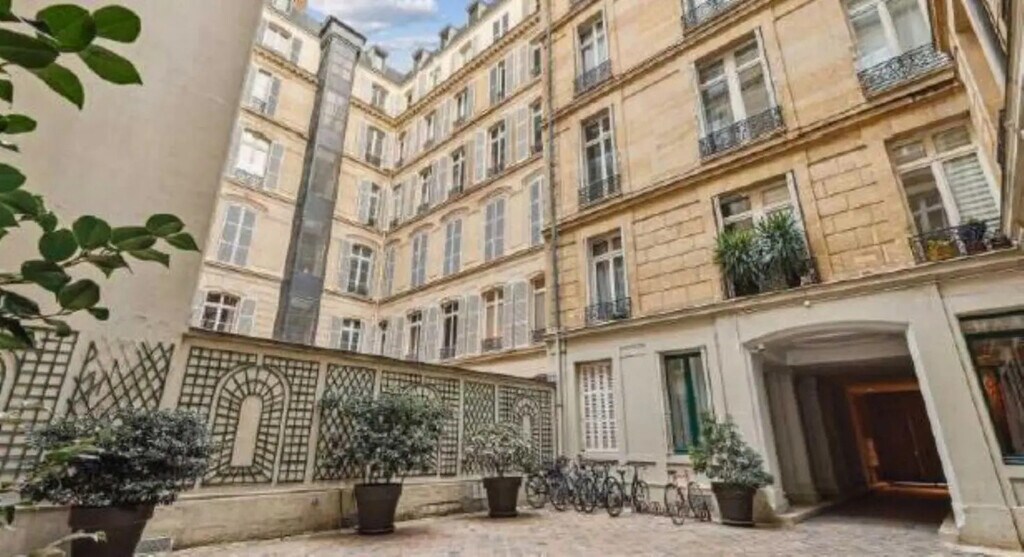Location Bureaux 251 m² - Photo 1
