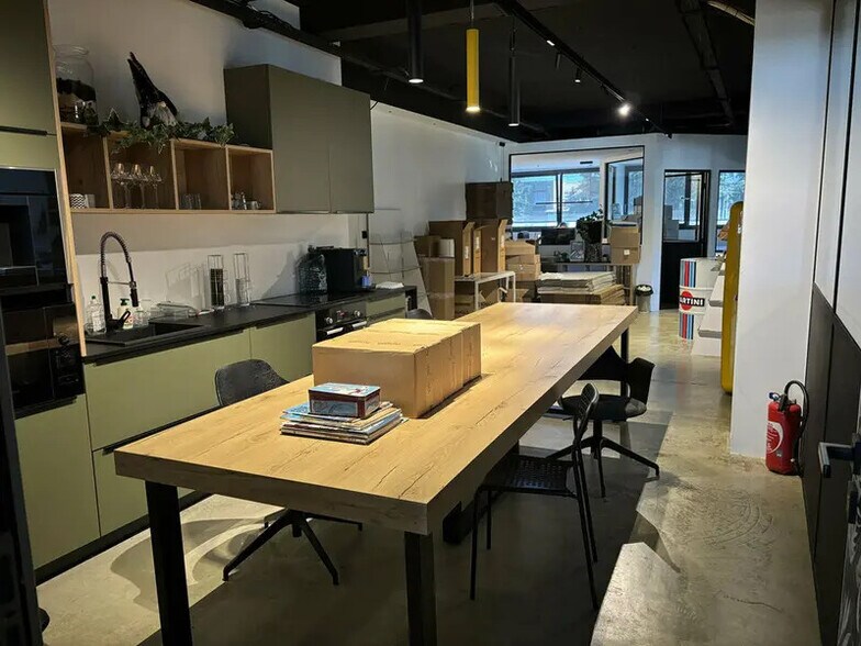 Office in Limonest to rent - Interior Photo - Image 2 of 7
