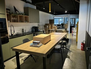 Light Industrial in Limonest for sale Interior Photo- Image 2 of 7