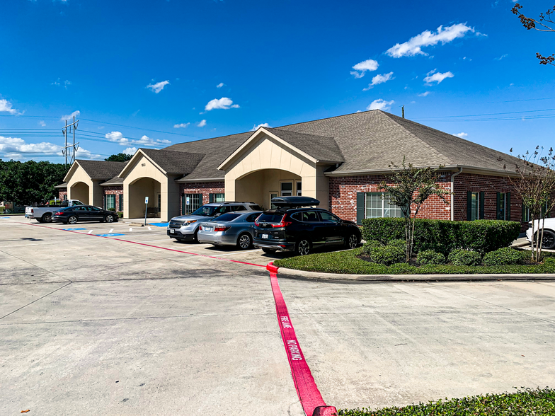 1801 W White Oak Ter, Conroe, TX for rent - Building Photo - Image 2 of 4