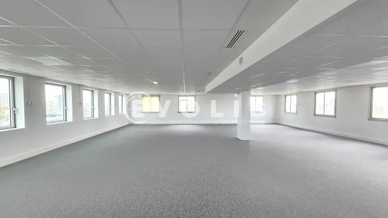 Office in Ivry-sur-Seine to rent - Building Photo - Image 2 of 15