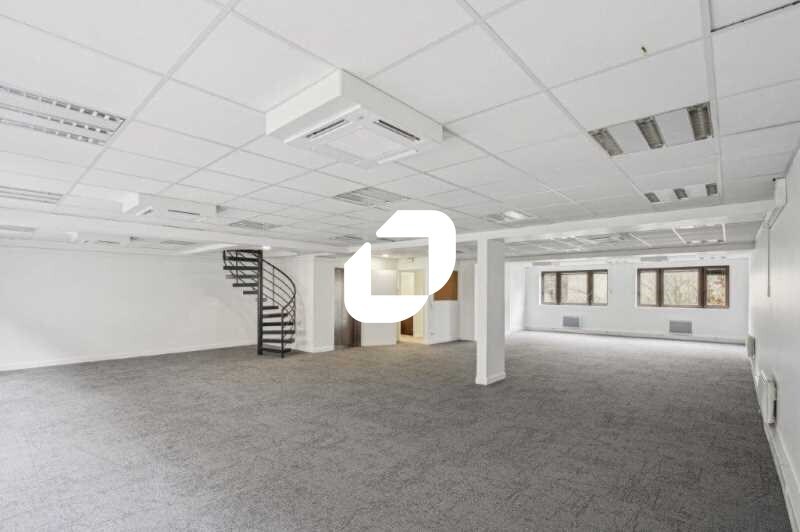 Office in Neuilly-sur-Seine to rent - Interior Photo - Image 3 of 9