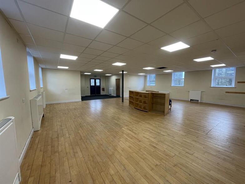 West End, Bradford for sale - Interior Photo - Image 3 of 11