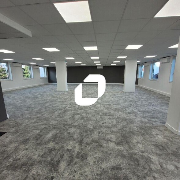 112-118 Rue De Silly, Boulogne-Billancourt to rent - Interior Photo - Image 3 of 5
