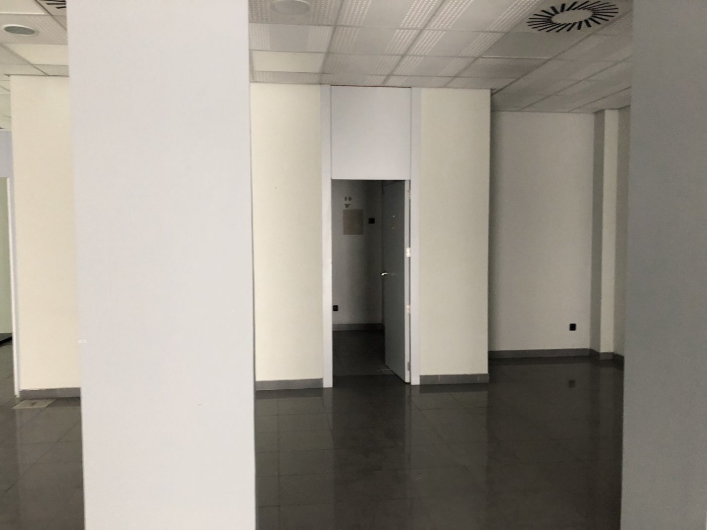 Retail in Elda, Alicante for sale Interior Photo- Image 1 of 6