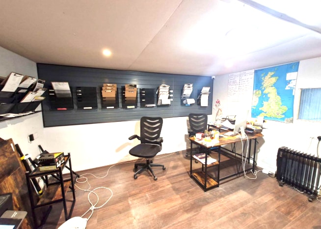 Cherry Tree Rd, Doncaster to rent Interior Photo- Image 1 of 3