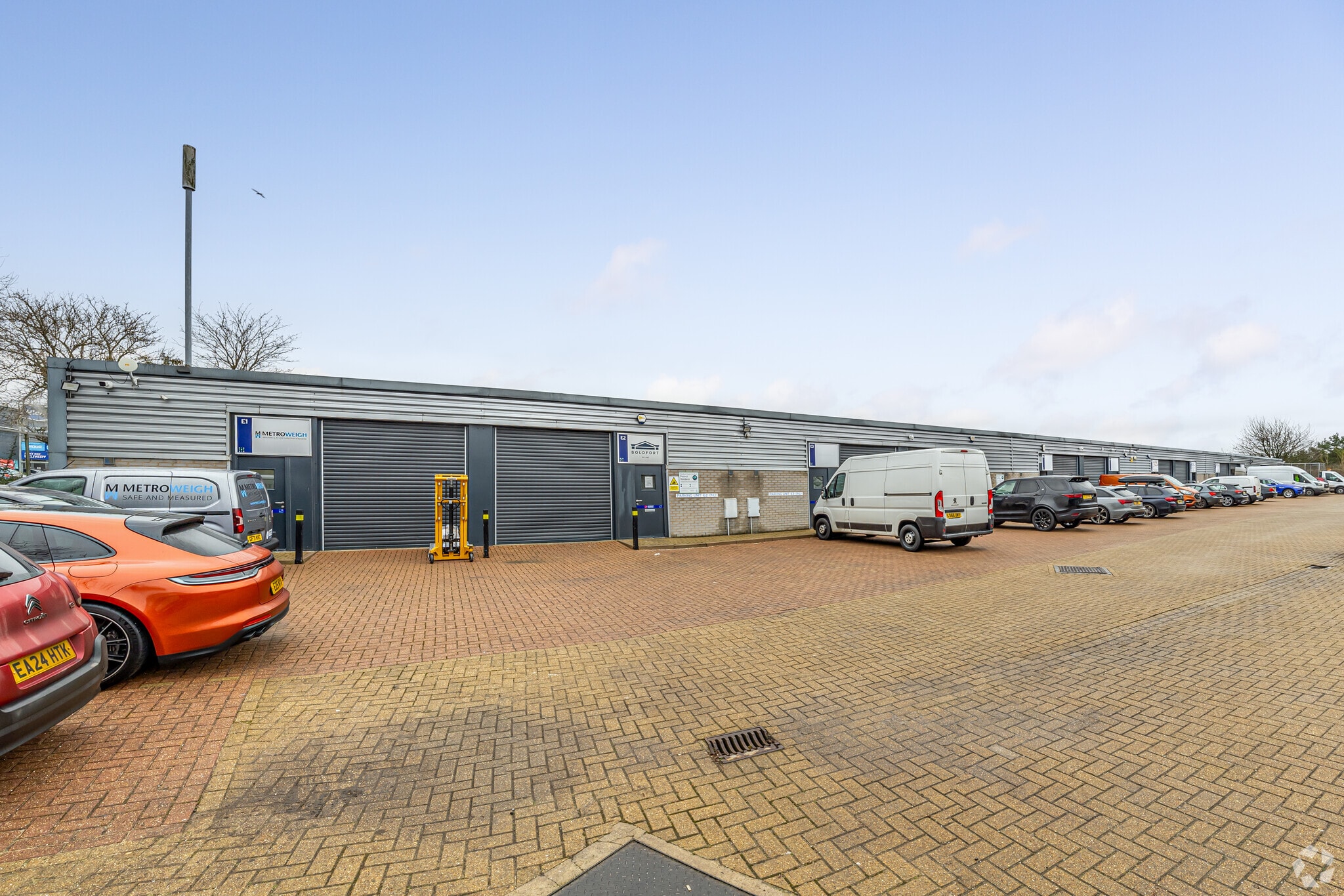 Langston Rd, Loughton to rent Primary Photo- Image 1 of 4