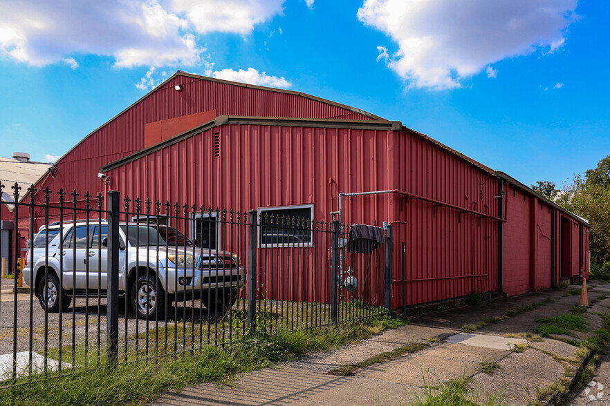 3001 Tchoupitoulas St, New Orleans, LA for rent - Building Photo - Image 3 of 3