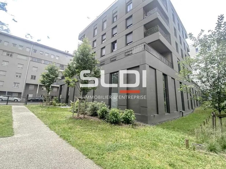 15/25 Rue Edouard Aynard, Villeurbanne to rent - Building Photo - Image 2 of 5