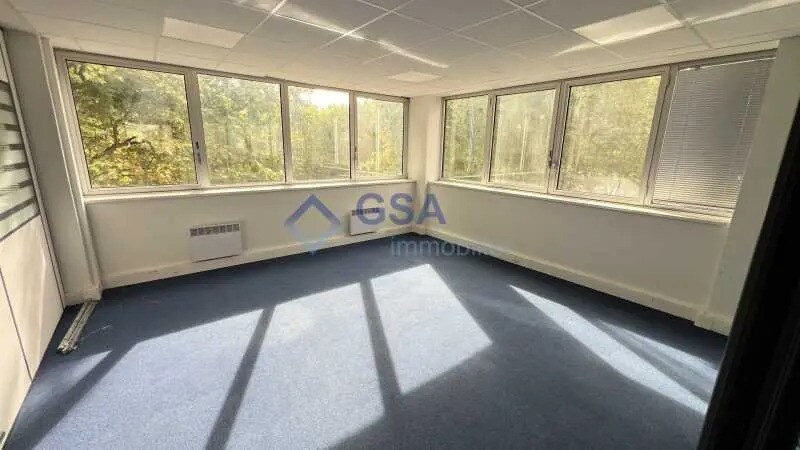 Office in Évry-Courcouronnes to rent Interior Photo- Image 1 of 7