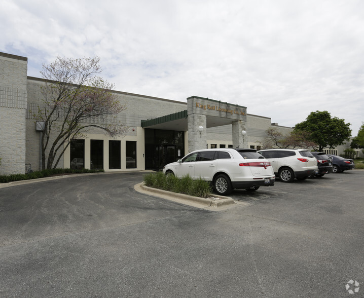 7501 S Quincy St, Willowbrook, IL for rent - Building Photo - Image 1 of 4