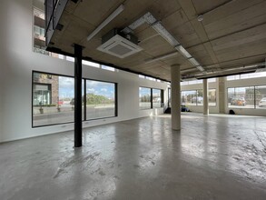 1-18 Lower Dock Walk, London for rent Interior Photo- Image 1 of 6