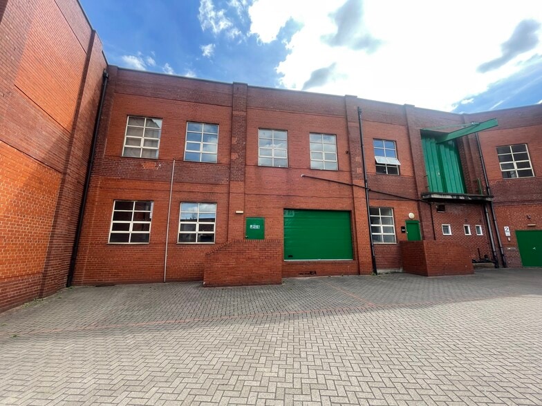 Waverley Rd, Sheffield to rent - Building Photo - Image 3 of 6