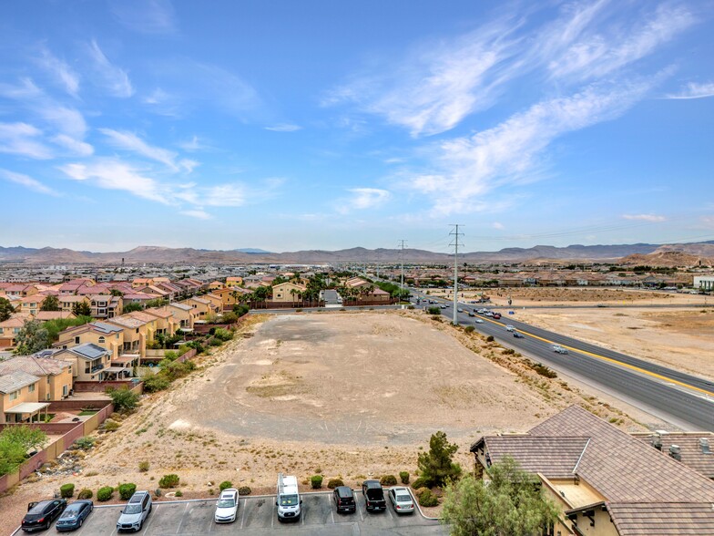 8484 Rainbow Blvd, Las Vegas, NV for rent - Primary Photo - Image 3 of 12