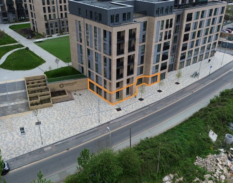 Ascot Rd, Watford to rent - Primary Photo - Image 1 of 1