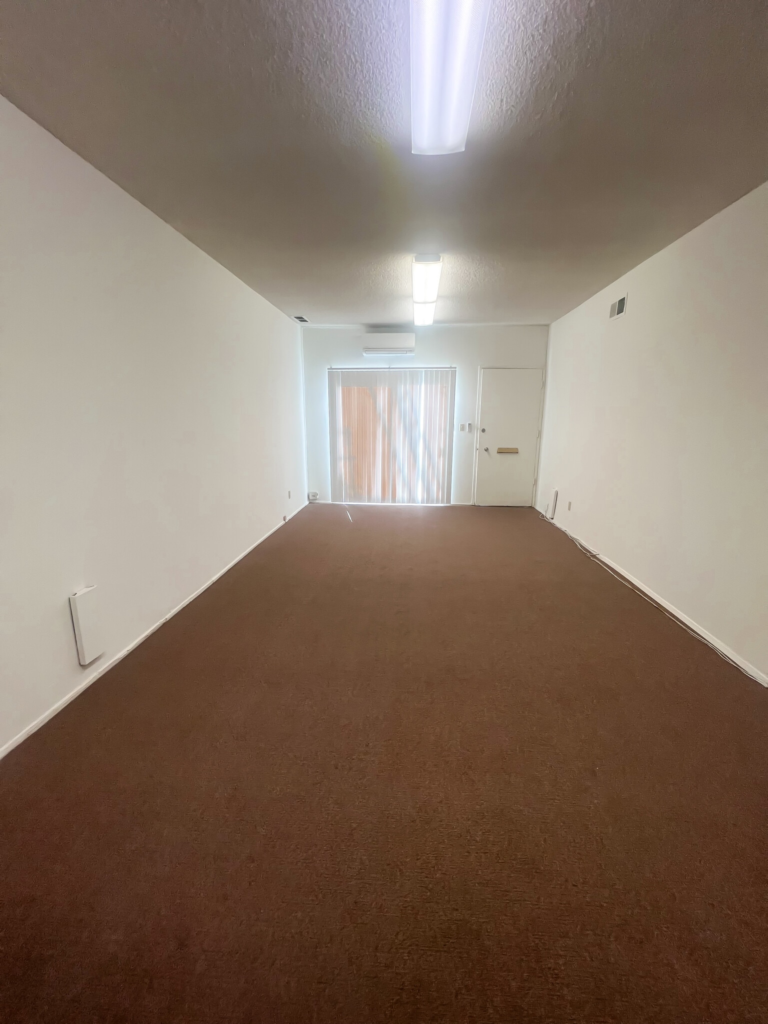 2100 N Sepulveda Blvd, Manhattan Beach, CA to rent Interior Photo- Image 1 of 7