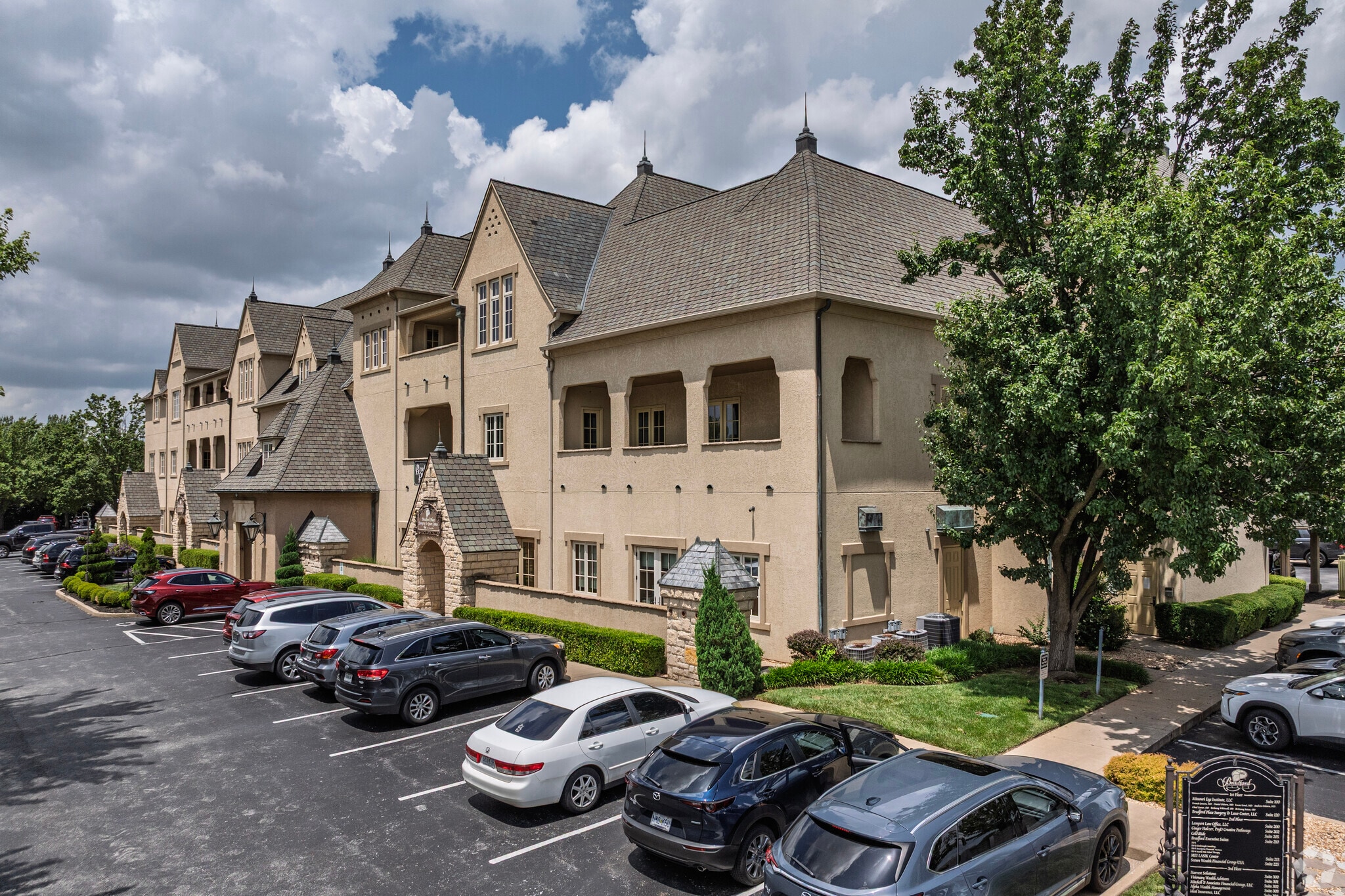 1531 E Bradford Pky, Springfield, MO for sale Primary Photo- Image 1 of 39