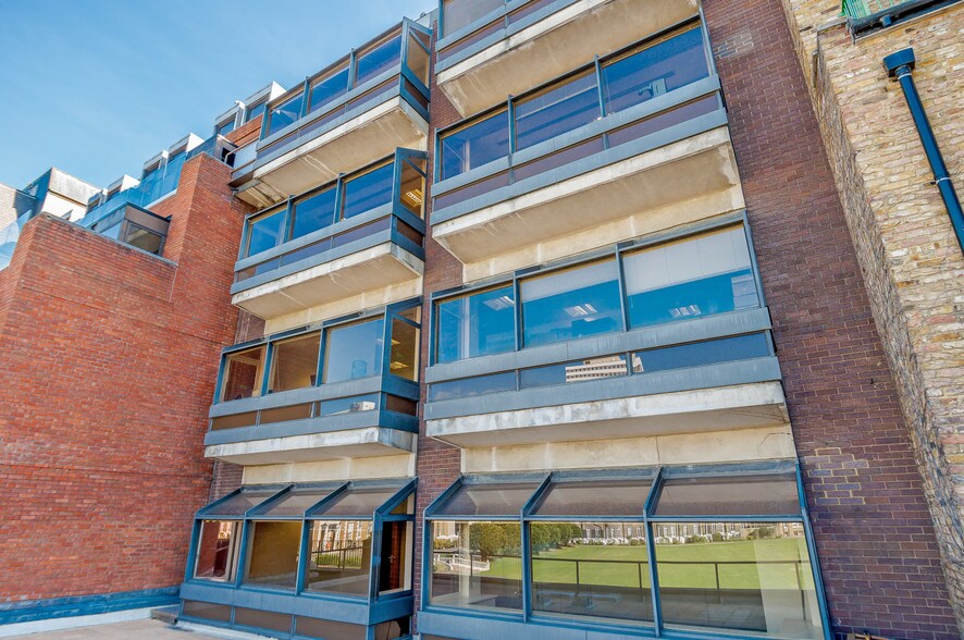 22 City Rd, London to rent - Building Photo - Image 3 of 5