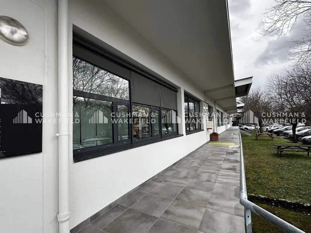 Location Bureaux 489 m² - Photo 1