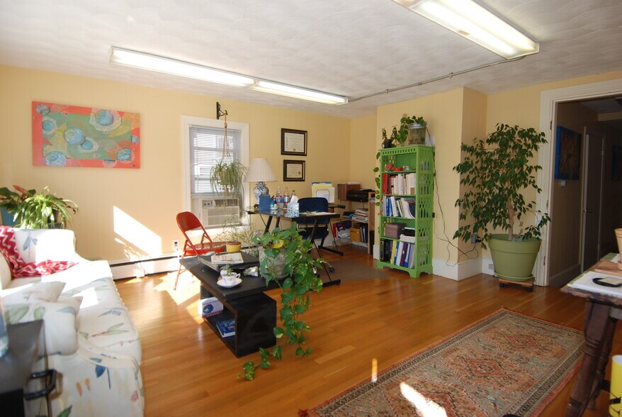 1197 Adams St, Dorchester, MA to rent - Interior Photo - Image 2 of 12