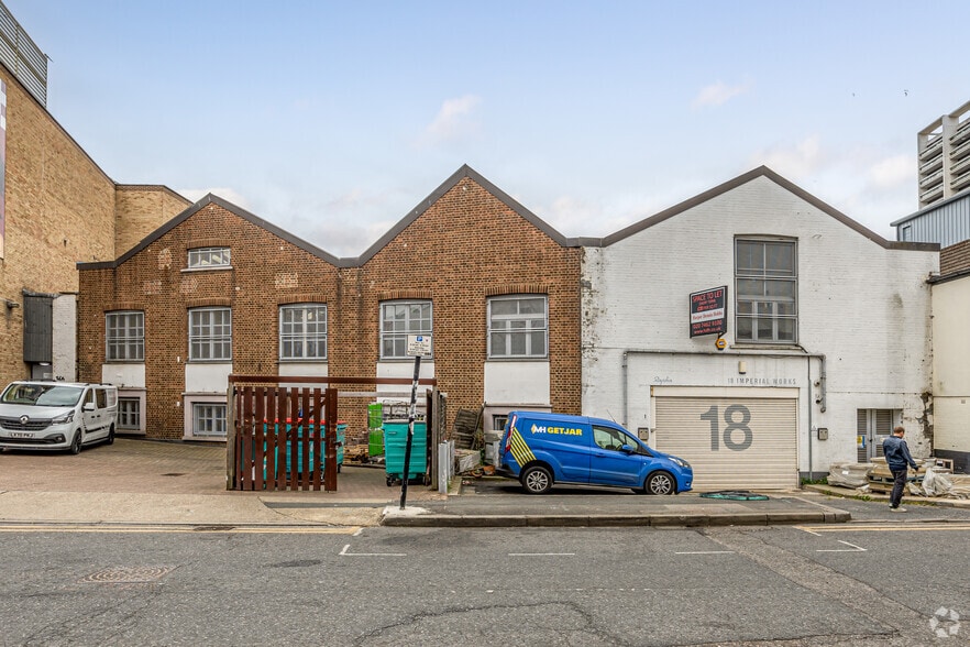 18 Tileyard Rd, London for sale - Primary Photo - Image 1 of 1