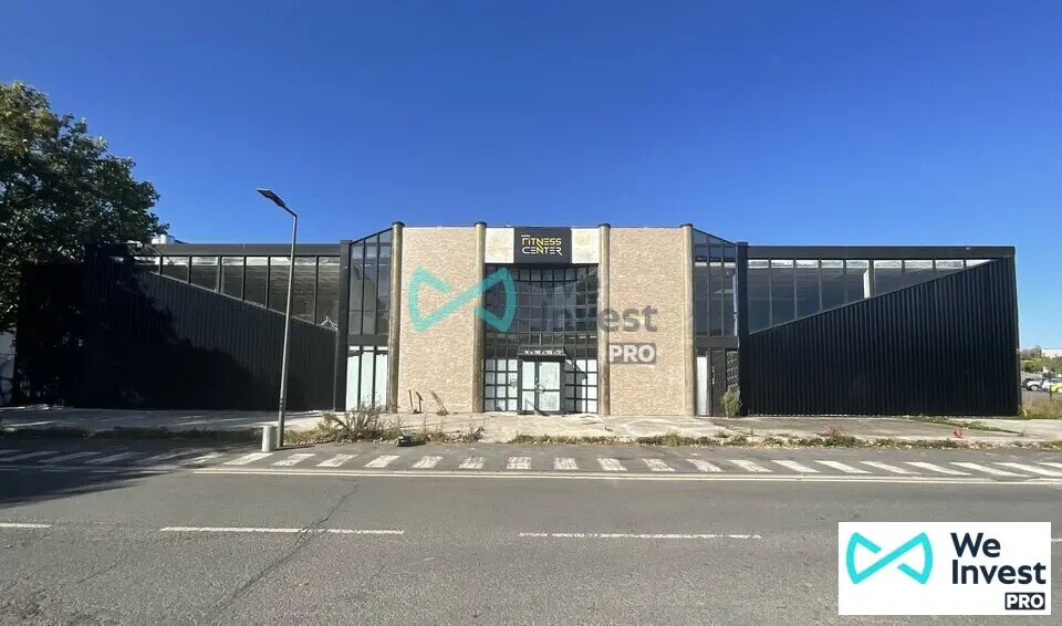 Retail in Saint-Thibault-des-Vignes for sale - Building Photo - Image 1 of 5