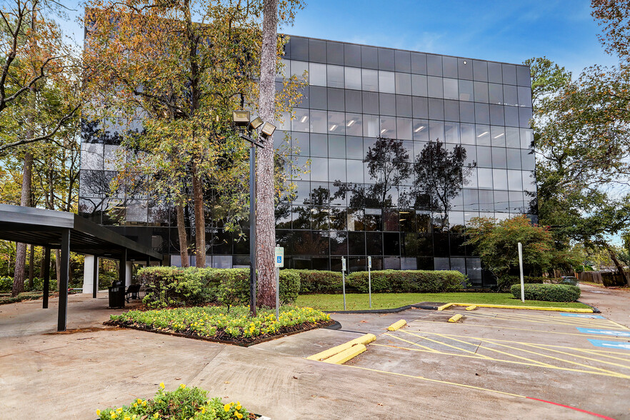 2180 North Loop W, Houston, TX for rent - Building Photo - Image 1 of 18