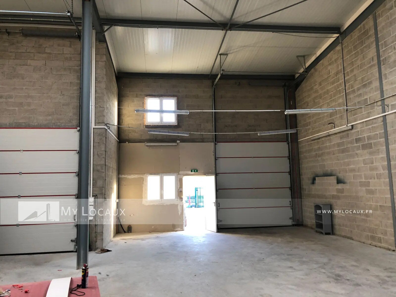 Industrial in Stains to rent Interior Photo- Image 1 of 6