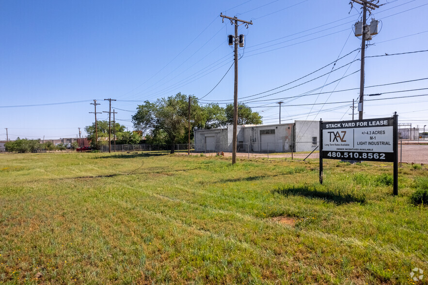 220 30th St, Lubbock, TX for rent - Building Photo - Image 2 of 11