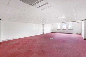 Light Industrial in Malakoff to rent Interior Photo- Image 2 of 9