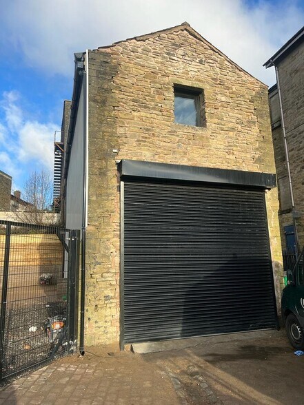Bell St, Rossendale to rent - Primary Photo - Image 1 of 8