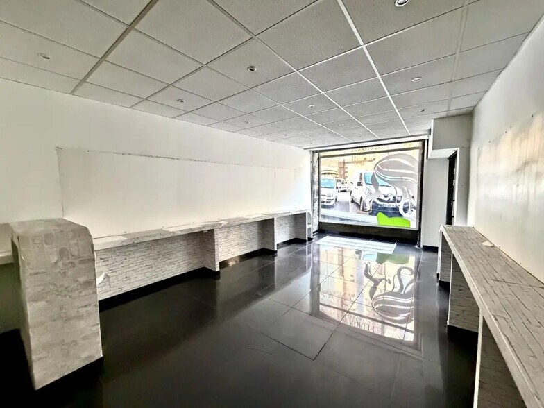 Retail in Clermont-Ferrand for sale - Building Photo - Image 2 of 5