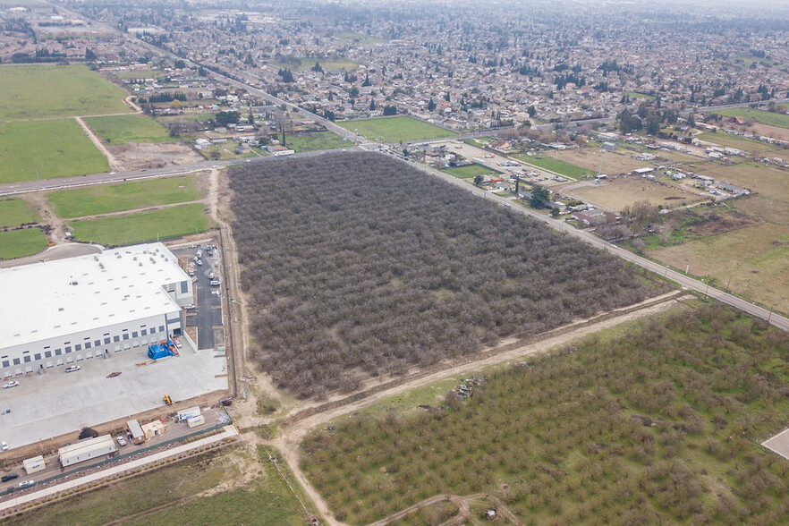 2105 Airport Way, Manteca, CA for sale - Primary Photo - Image 2 of 9