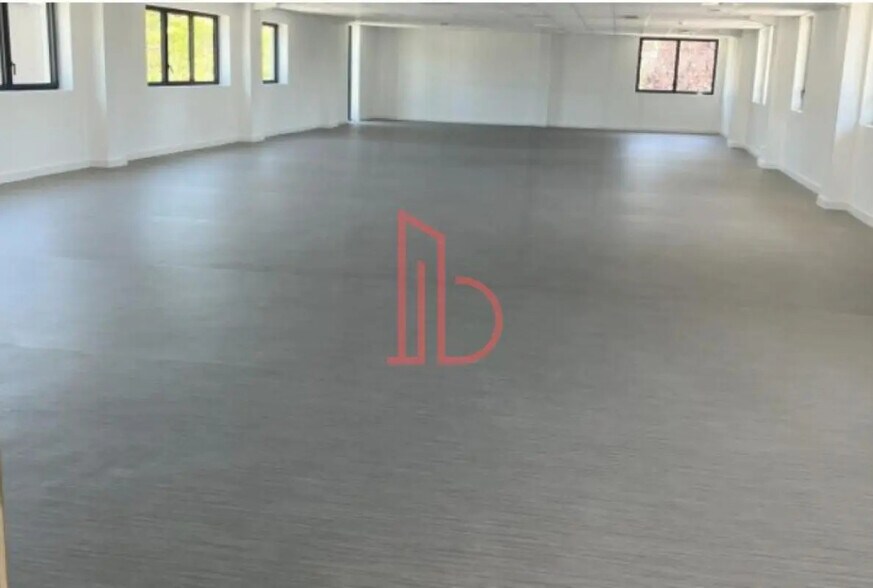 Light Industrial in Gradignan to rent - Interior Photo - Image 2 of 5