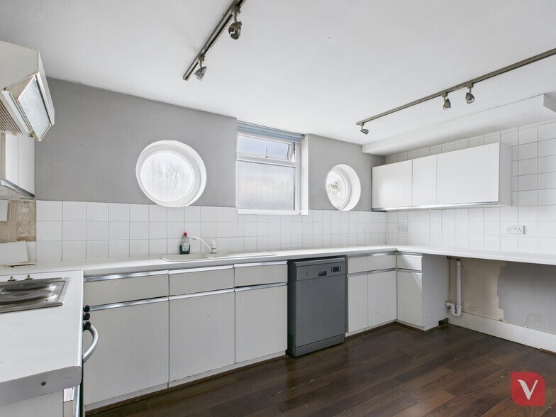 58 Wolverton Rd, Milton Keynes for sale - Building Photo - Image 3 of 13