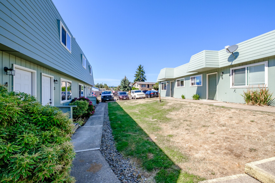 175 NE Fern Ct, Dallas, OR for sale - Building Photo - Image 1 of 11