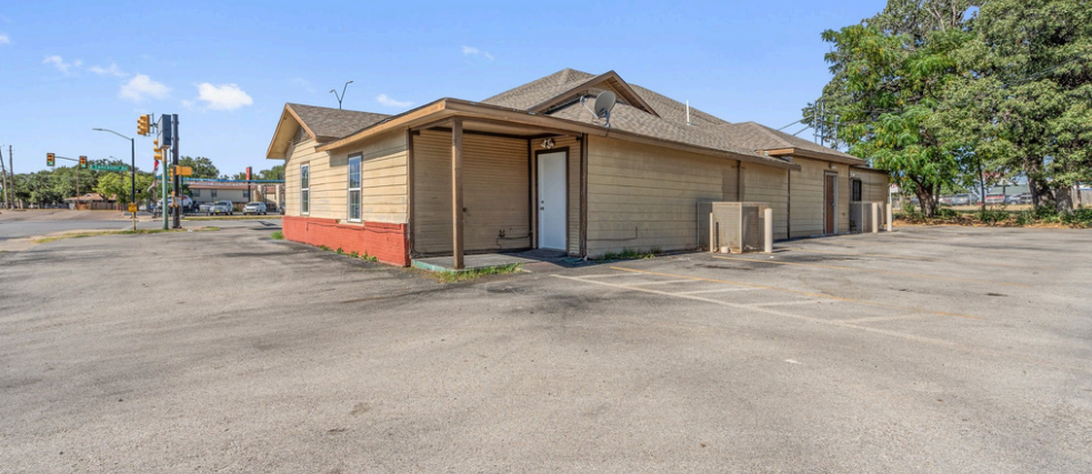 5825 E Lancaster Ave, Fort Worth, TX for rent - Building Photo - Image 2 of 9