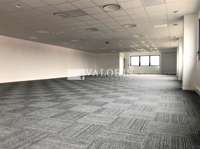 Office in Dardilly to rent - Building Photo - Image 2 of 10