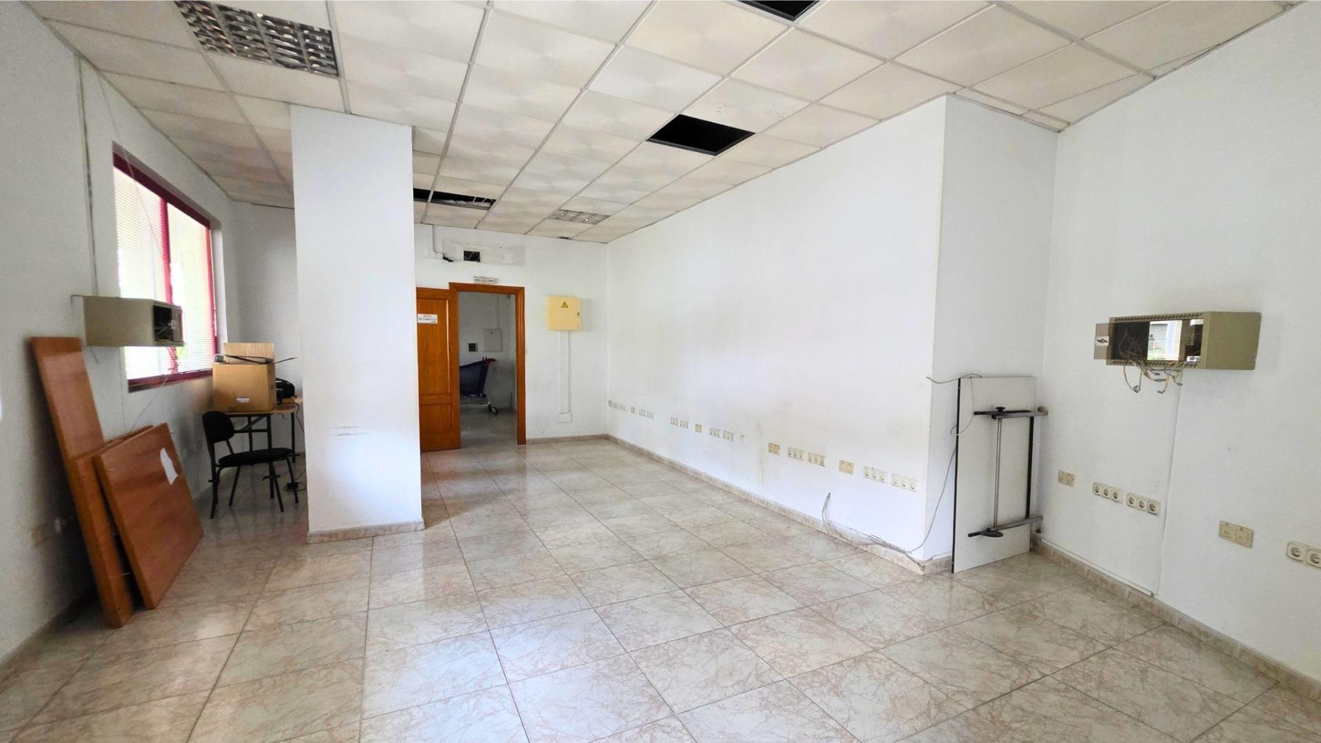 Retail in Almería, Almería to rent Interior Photo- Image 1 of 5