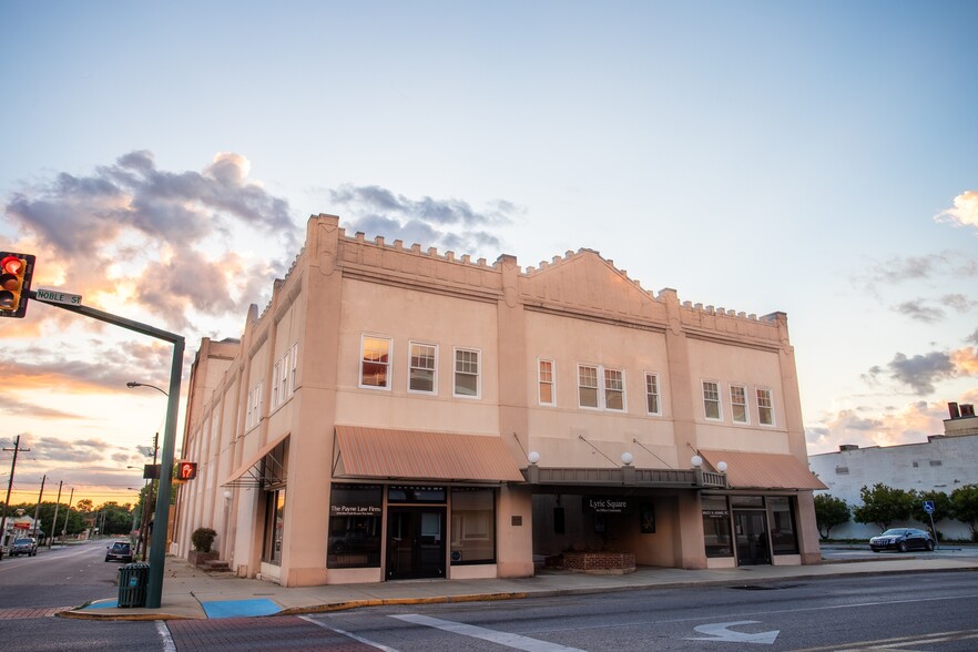 1302 Noble St, Anniston, AL for rent - Building Photo - Image 1 of 13