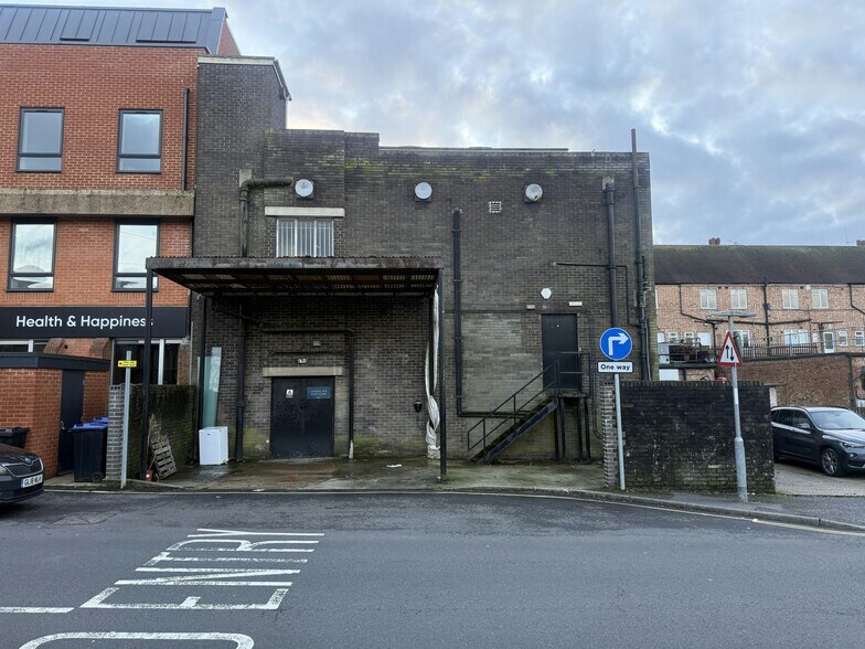 68-70 Church Rd, Burgess Hill to rent - Building Photo - Image 3 of 10