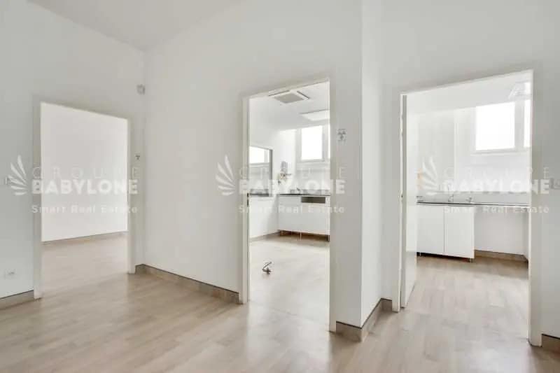 Office in Paris for sale - Interior Photo - Image 1 of 5