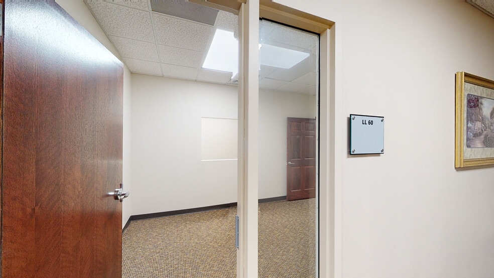 16151 Weber Rd, Joliet, IL to rent - Matterport 3D Scan - Image 2 of 25