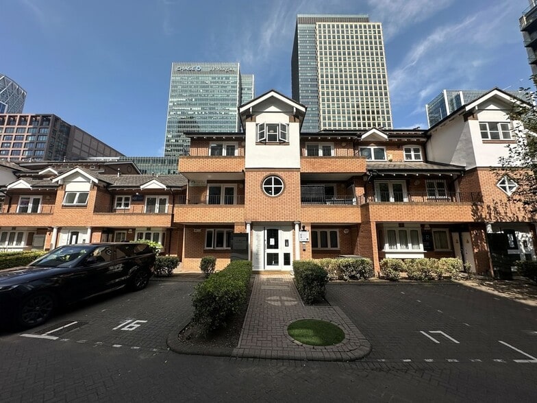 Admirals Way, London to rent - Building Photo - Image 1 of 1