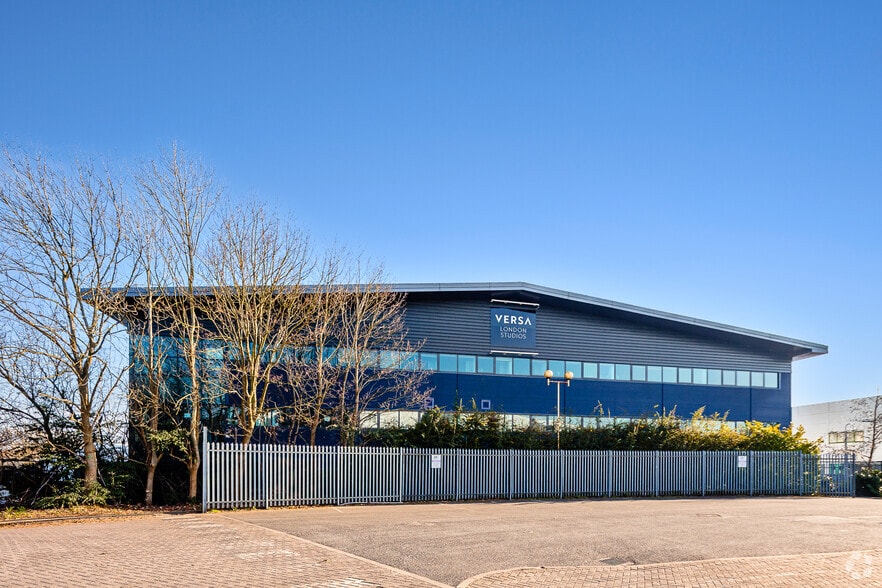 Kendal Av, London to rent - Building Photo - Image 3 of 11