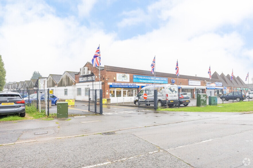 Mancetter Sq, Peterborough to rent - Building Photo - Image 2 of 2