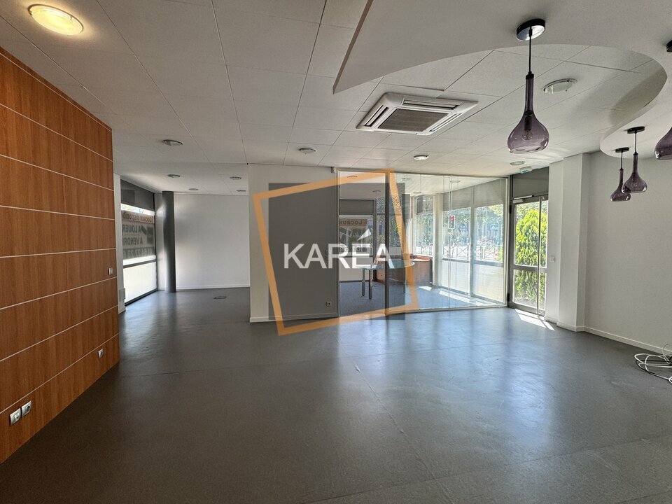 Office in Serris to rent Interior Photo- Image 1 of 6