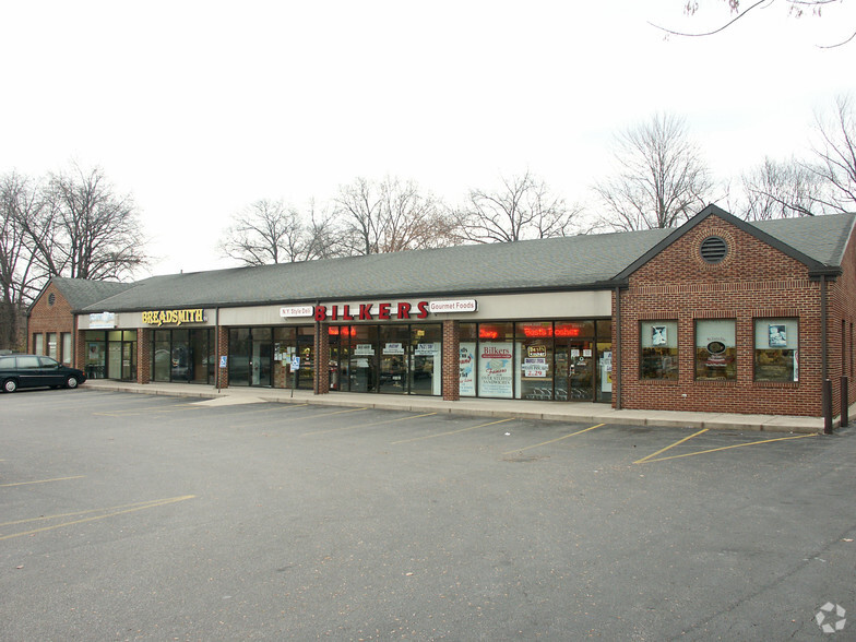 9708 Kenwood Rd, Blue Ash, OH for rent - Building Photo - Image 2 of 9