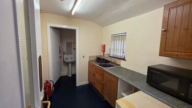 47-55 Wood St, Ashton Under Lyne to rent Interior Photo- Image 2 of 4